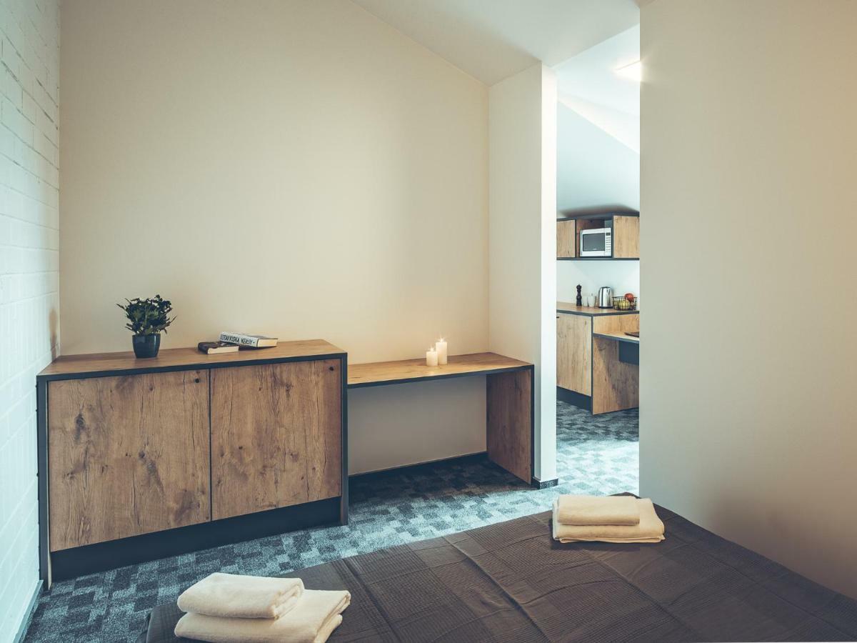 Self Check-In Hotel Railway Apartments VNO Esterno foto