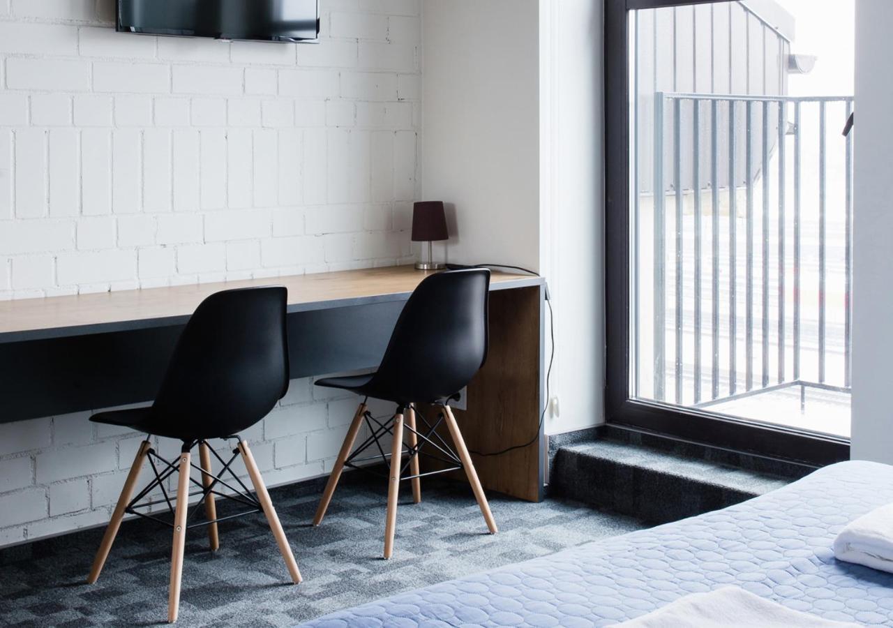 Self Check-In Hotel Railway Apartments VNO Esterno foto